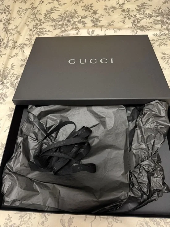Gucci Black Gift Box with Branded Ribbon - Picture 3 of 3